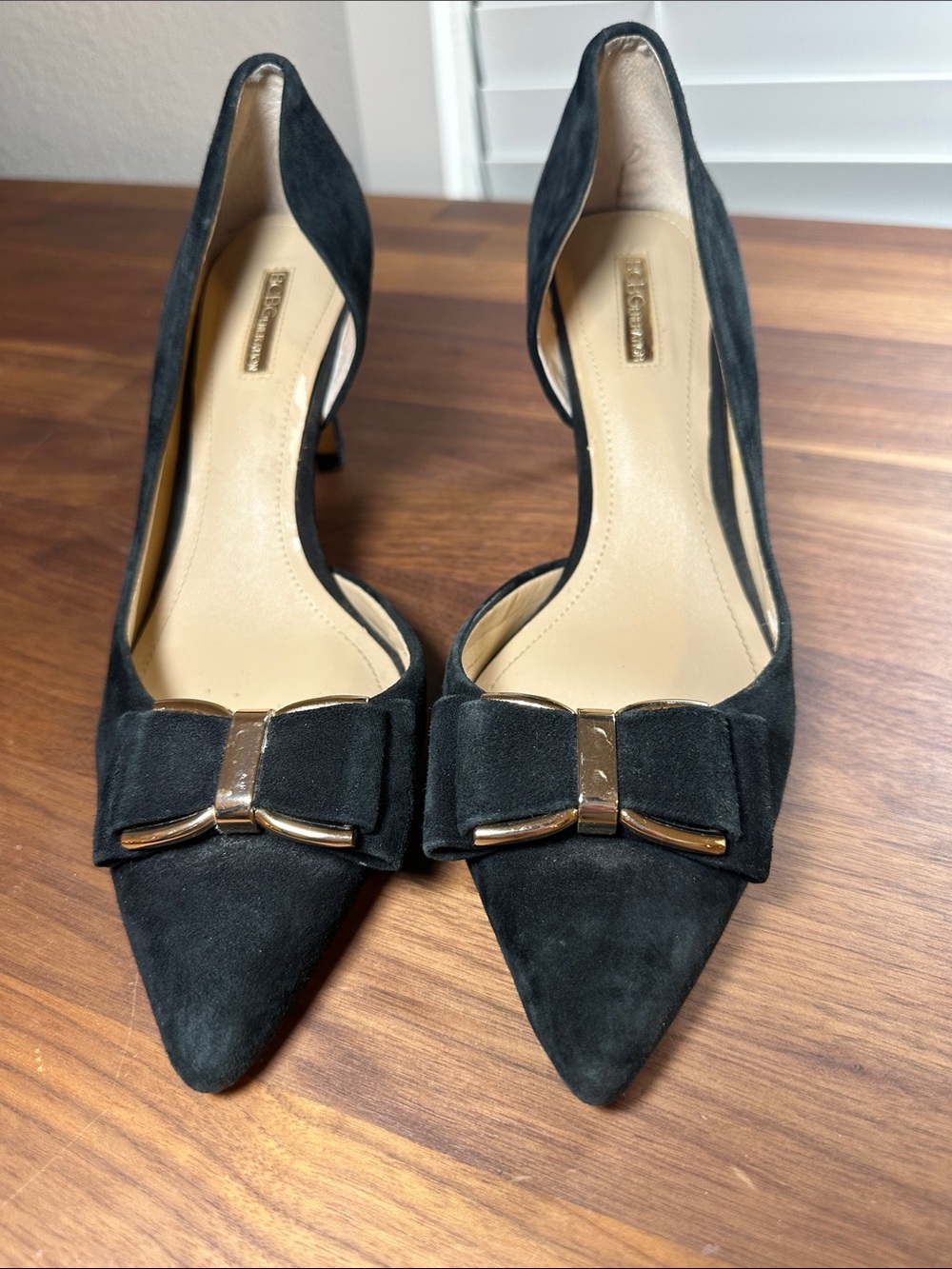 BCBGeneration Black Bow Pointed Toe D’Orsay Shoes Women’s Size 9 Gold Tone